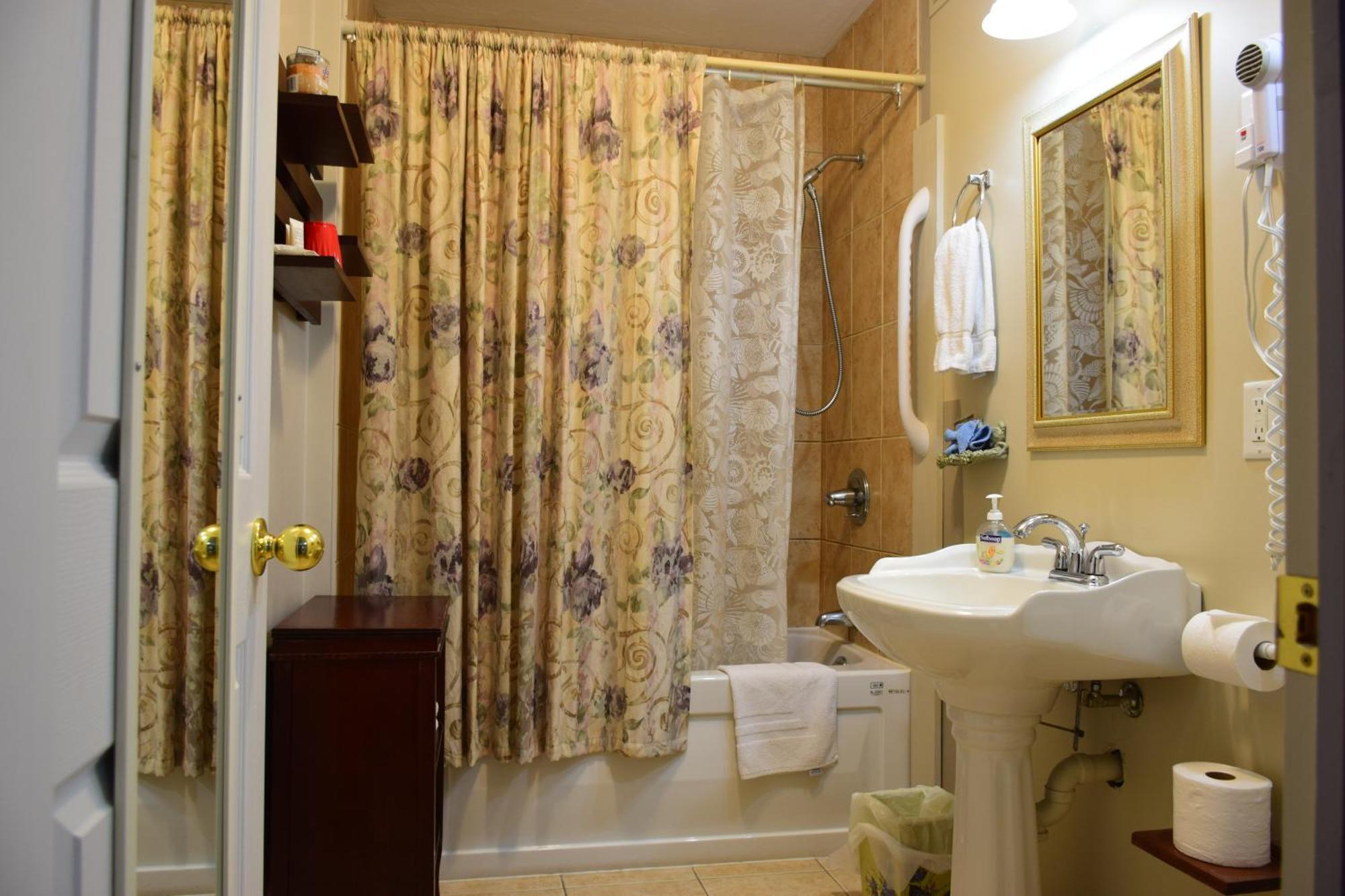 Auberge Wild Rose Inn Moncton Extérieur photo